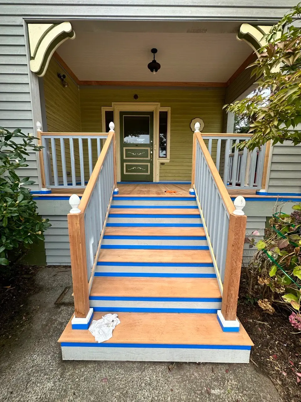 Finished ipe hardwood decking surface detail — photo 3