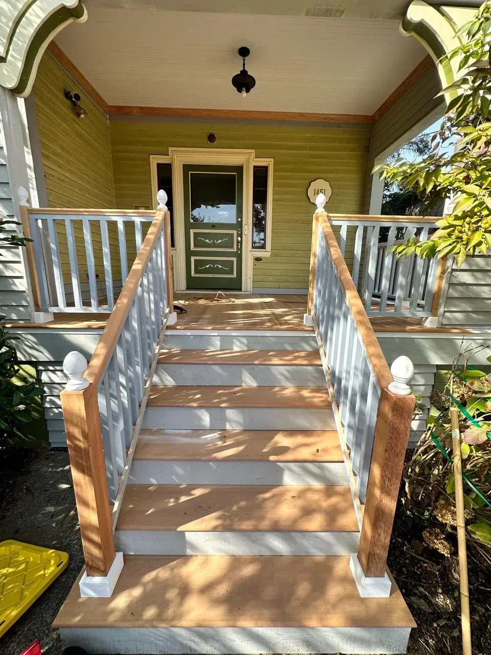 Finished ipe hardwood decking surface detail — photo 4